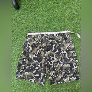 Amazon Essentials Men's Green Black White Camo Cargo Shorts
